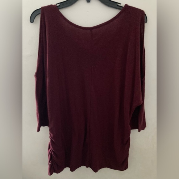 Lane Bryant plus sized cold shoulder burgundy sparkling blouse size 14/16 - Picture 6 of 8